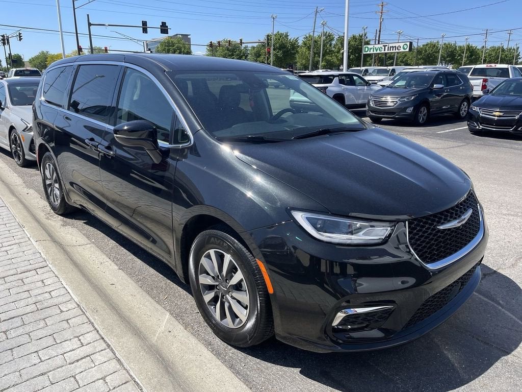 2024 Chrysler Pacifica Hybrid Select