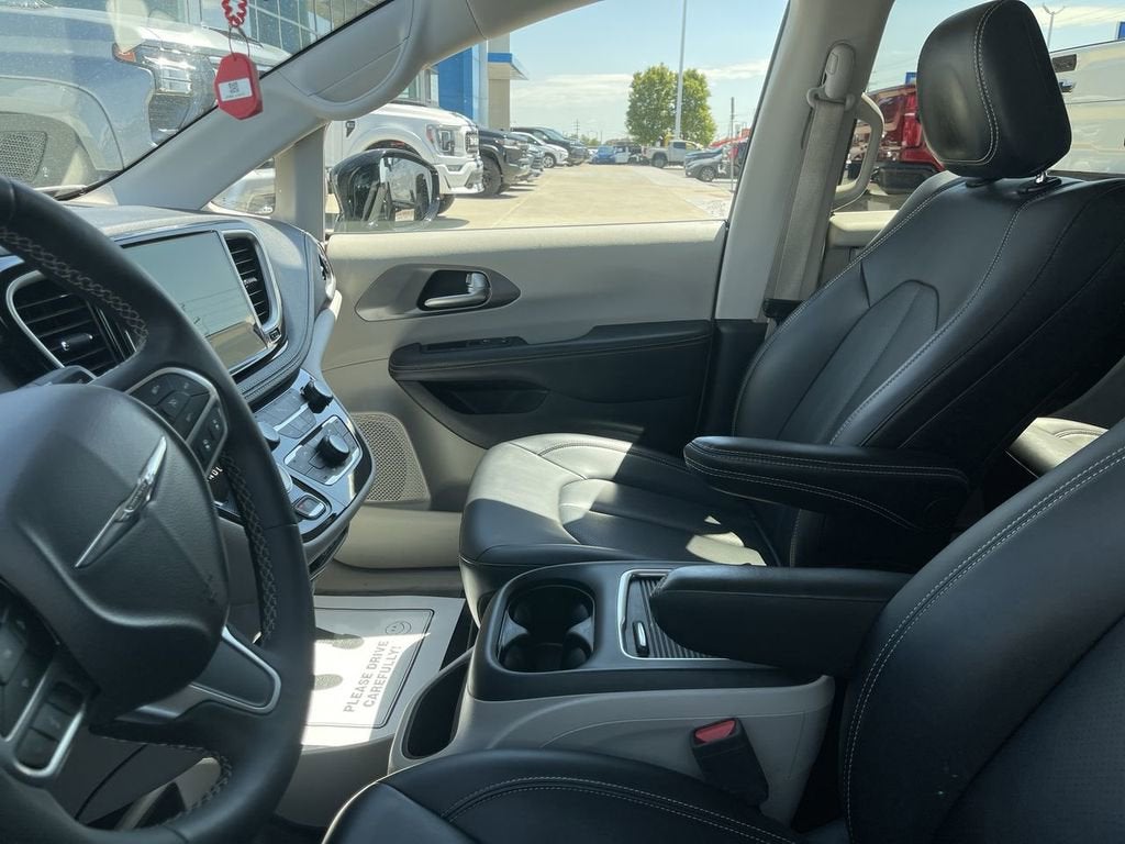 2024 Chrysler Pacifica Hybrid Select