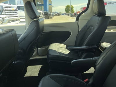 2024 Chrysler Pacifica Hybrid Select