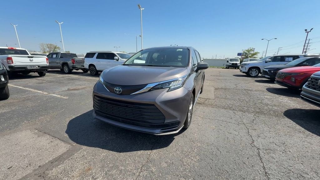 2021 Toyota Sienna LE