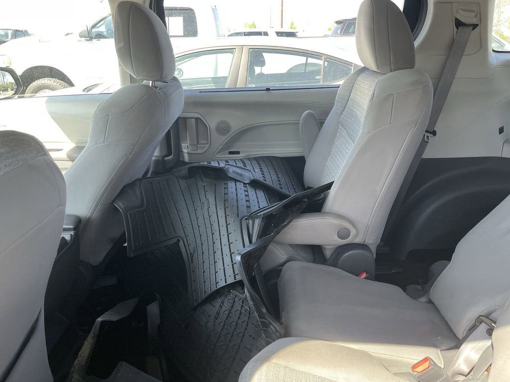 2021 Toyota Sienna LE