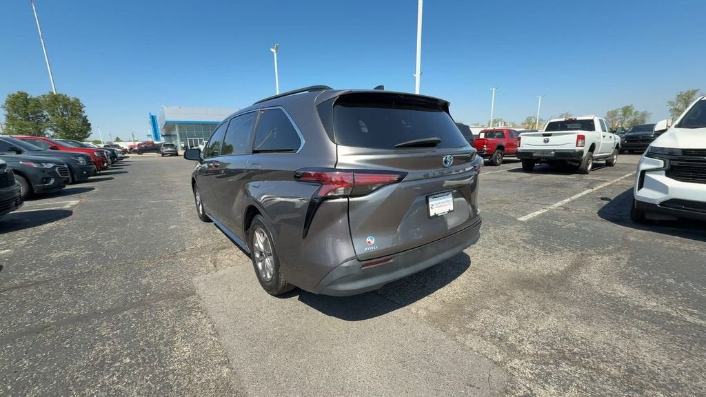 2021 Toyota Sienna LE