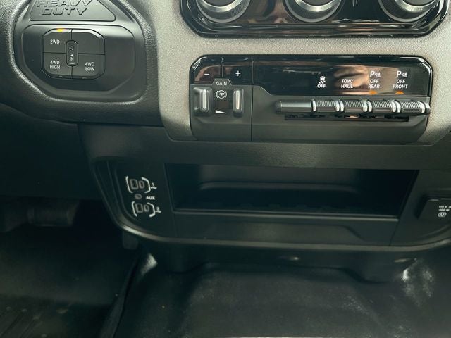 2025 RAM 2500 Tradesman Crew Cab 4x4 8' Box