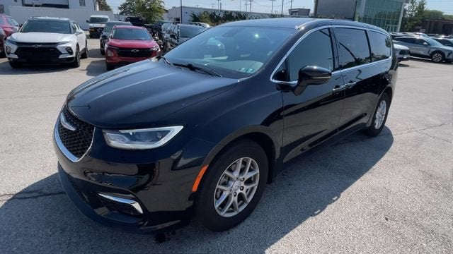 2025 Chrysler Pacifica Select